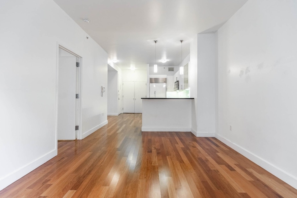 212 East 57th St - Photo 2