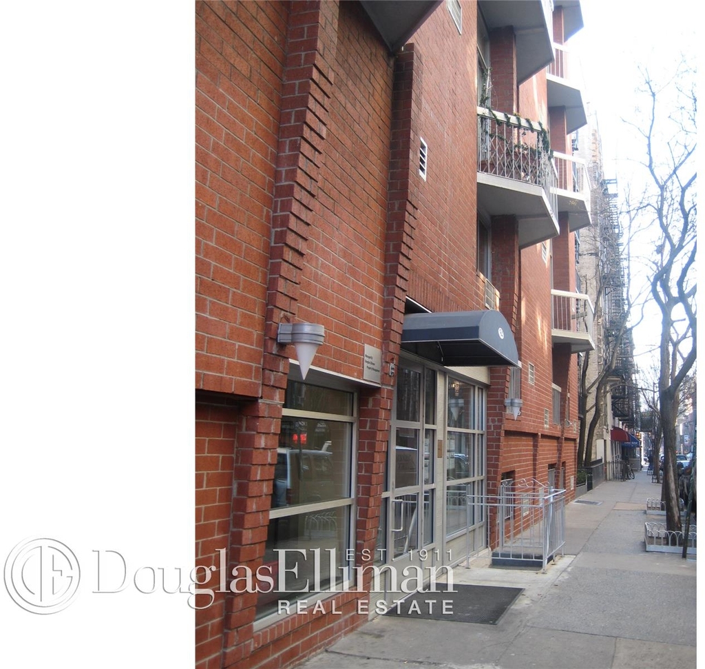 184 Thompson St - Photo 3