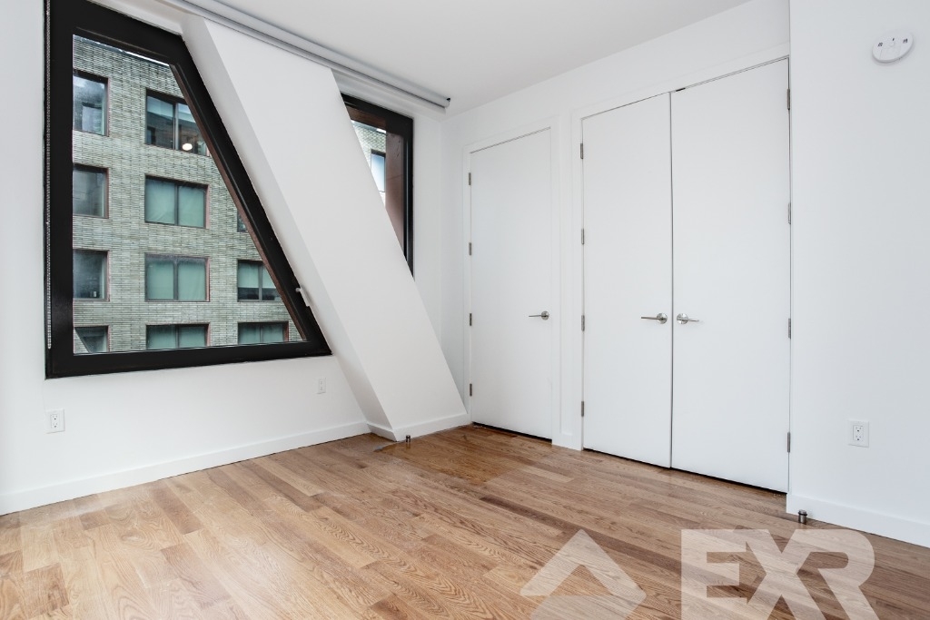 123 Melrose St - Photo 2