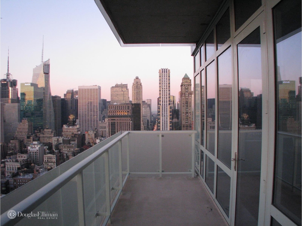 325 Fifth Avenue - Photo 1