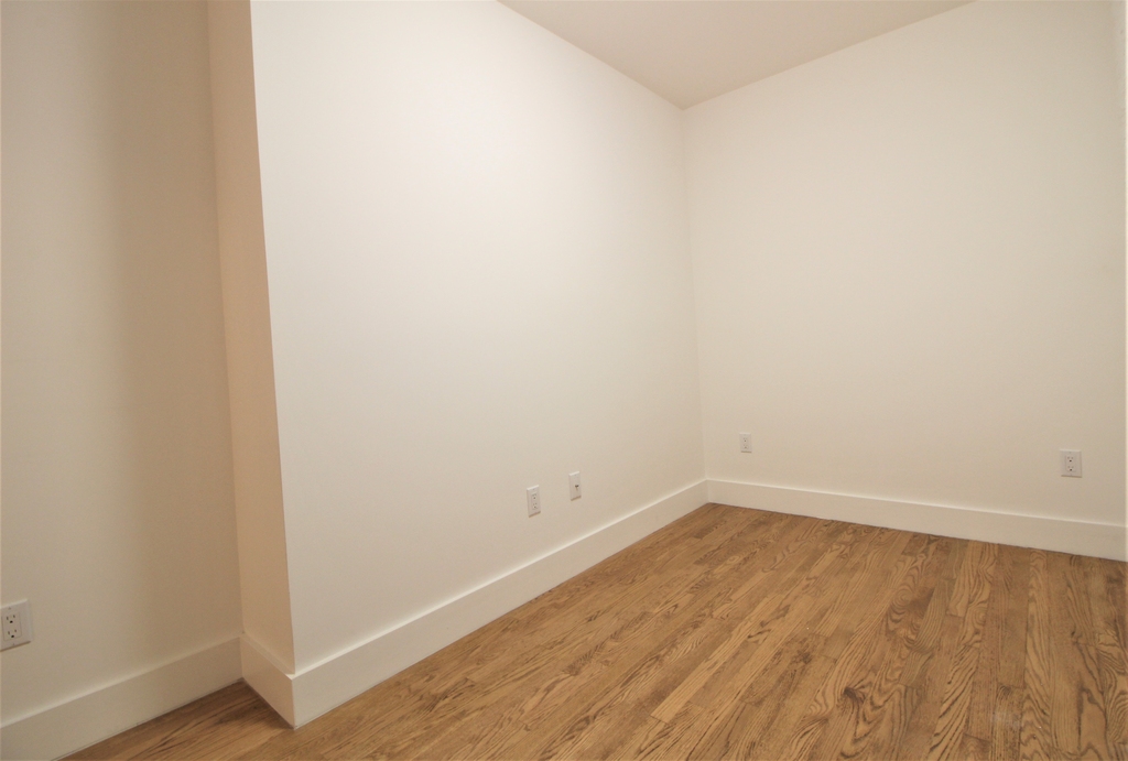 242 W 10th St - Photo 7