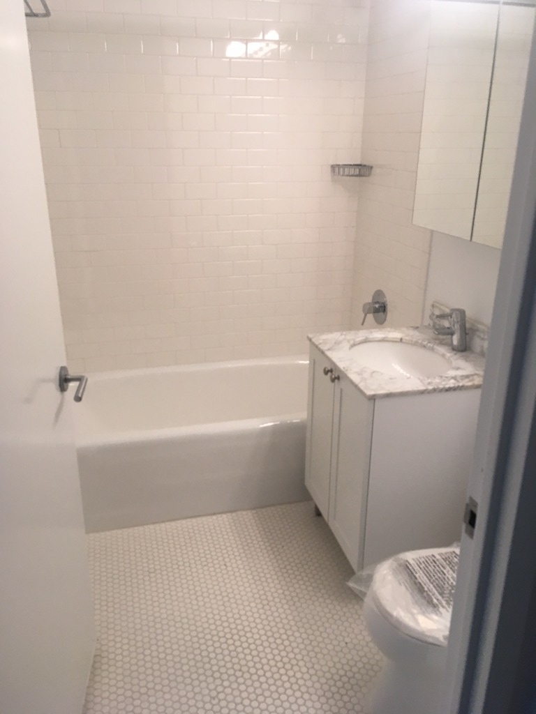 505 W 37th St - Photo 5