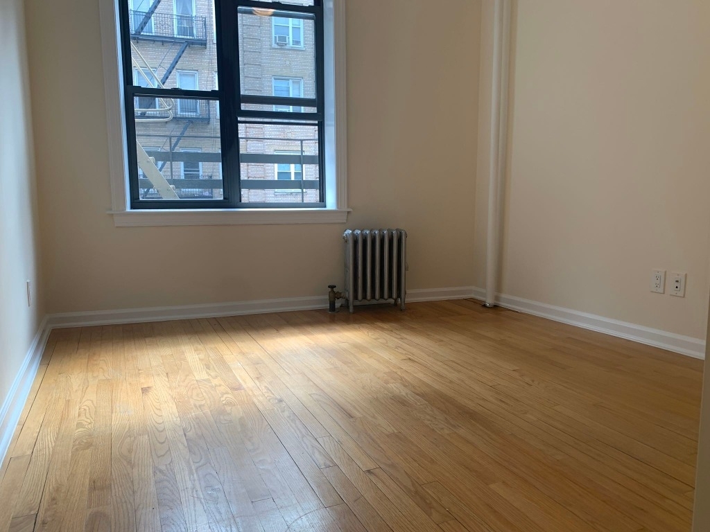 212 Grand Street - Photo 3