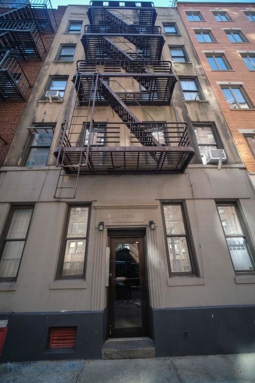 338 East 53rd Street - Photo 7