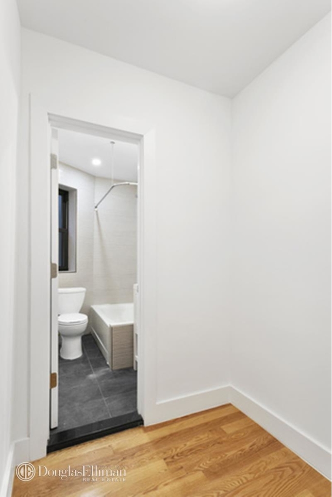 10 West 65th St - Photo 4