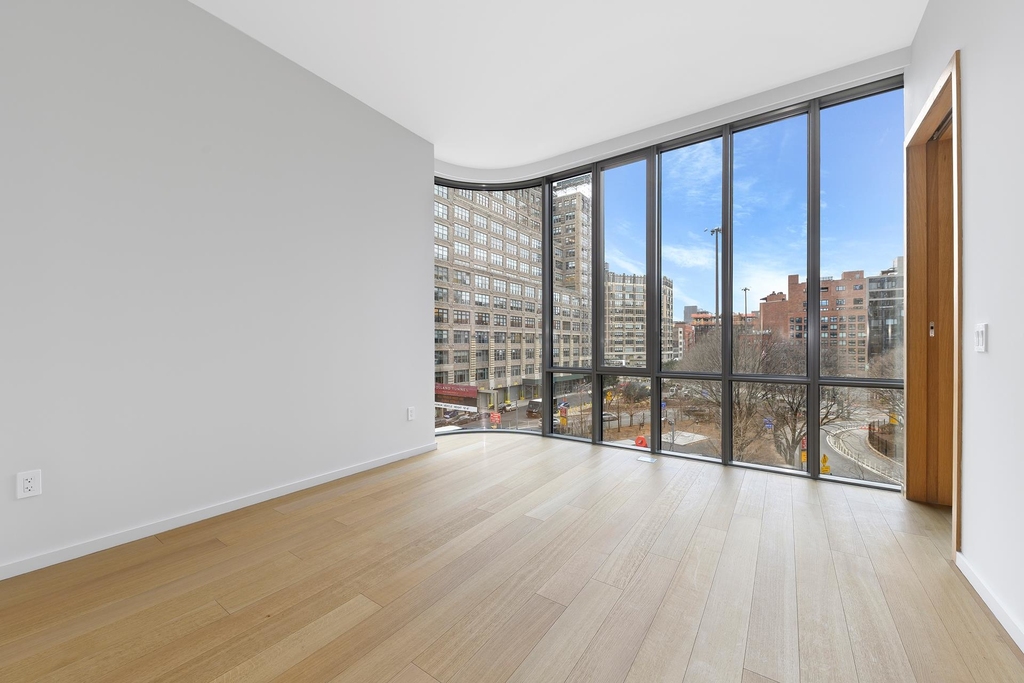 565 Broome St - Photo 1