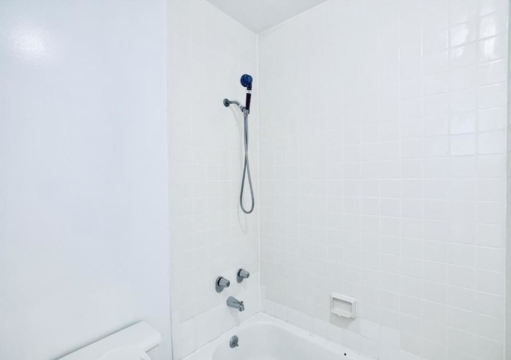 415 East 52nd Street - Photo 10