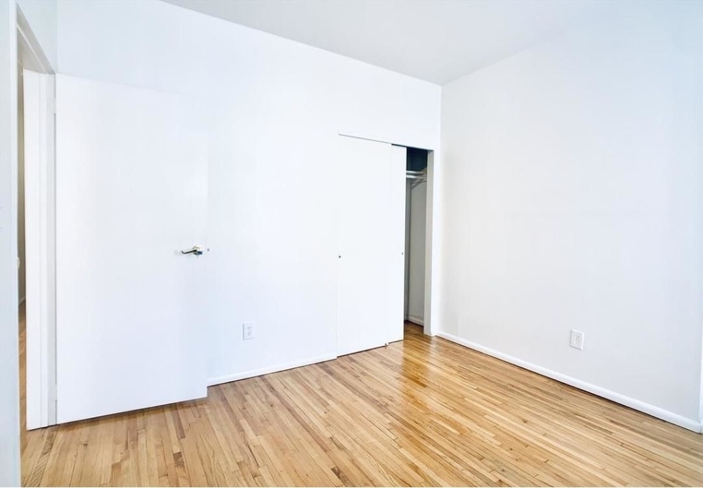 415 East 52nd Street - Photo 5