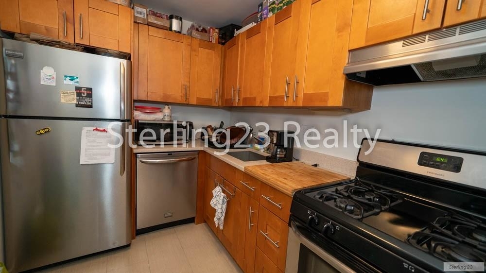 2550 Crescent St - Photo 2