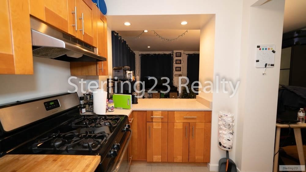 2550 Crescent St - Photo 3