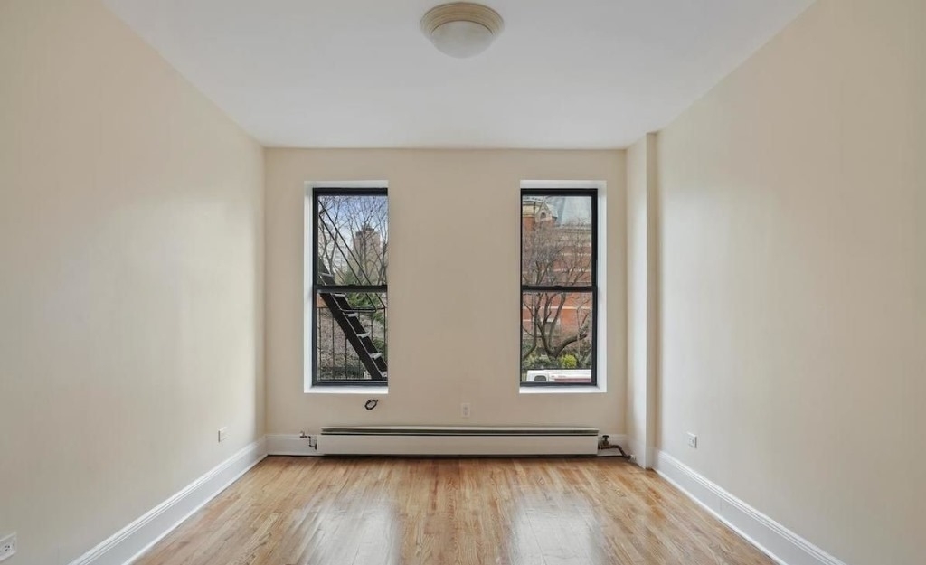 17 Greenwich Ave - Photo 0