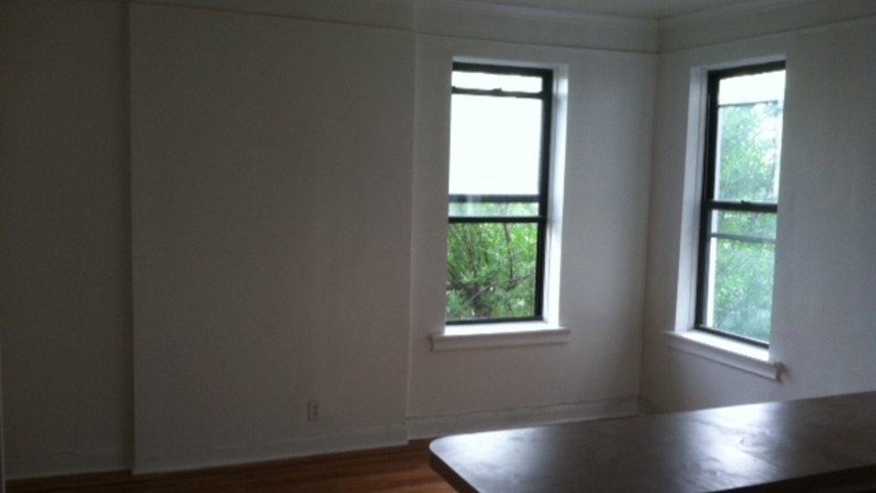 884 Bedford Ave - Photo 3