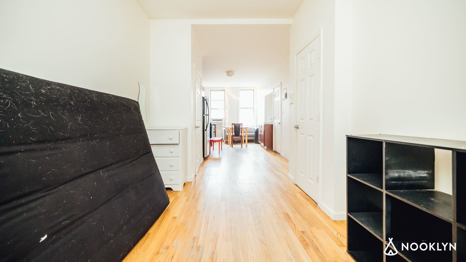 953 Metropolitan Ave - Photo 7