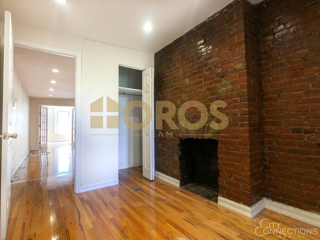 335 East 10th Street - Photo 6