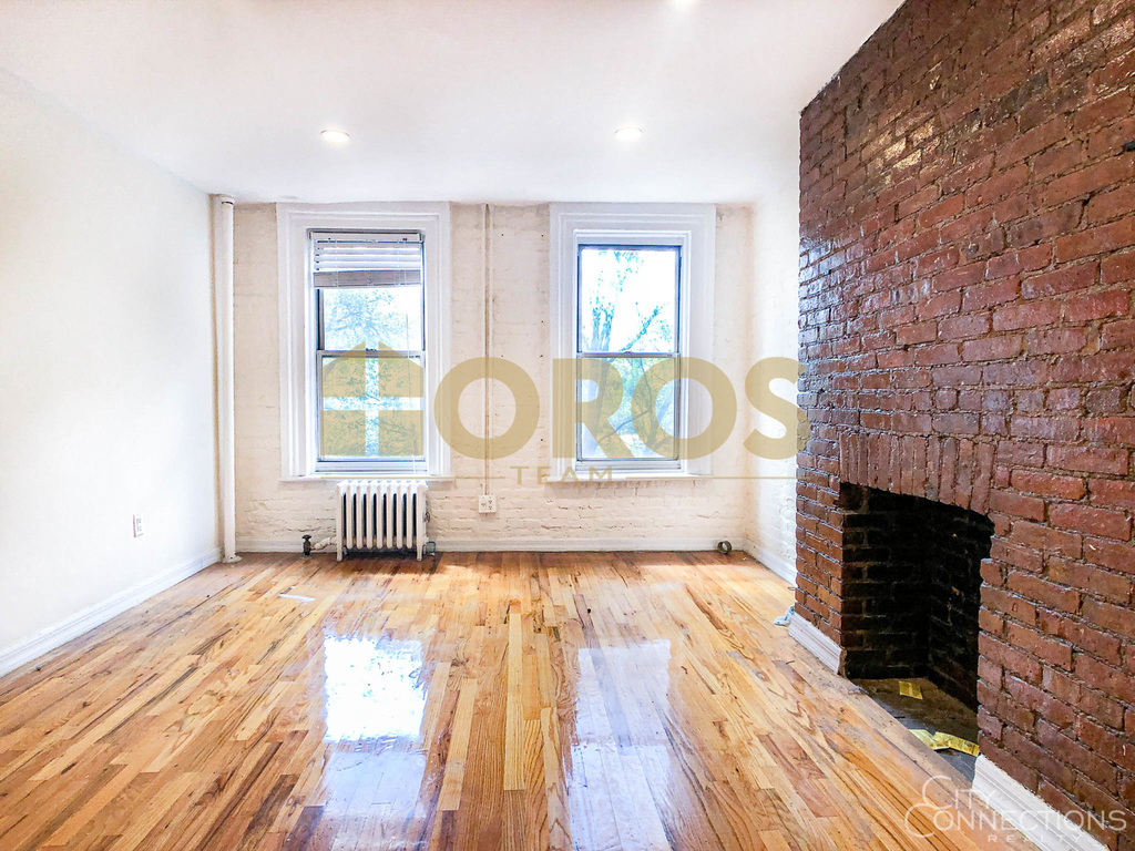 335 East 10th Street - Photo 0