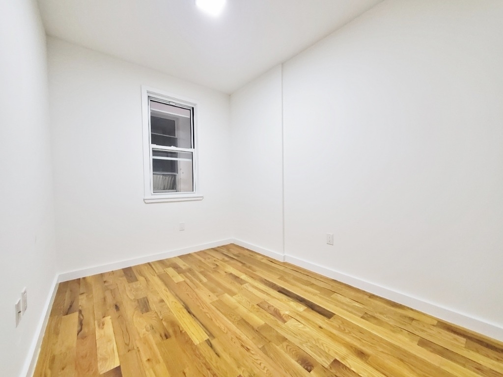 1299 Putnam Ave - Photo 5