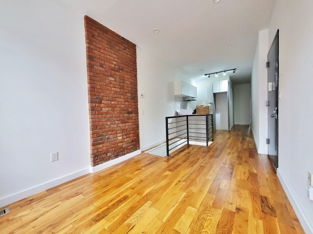 1299 Putnam Ave - Photo 1