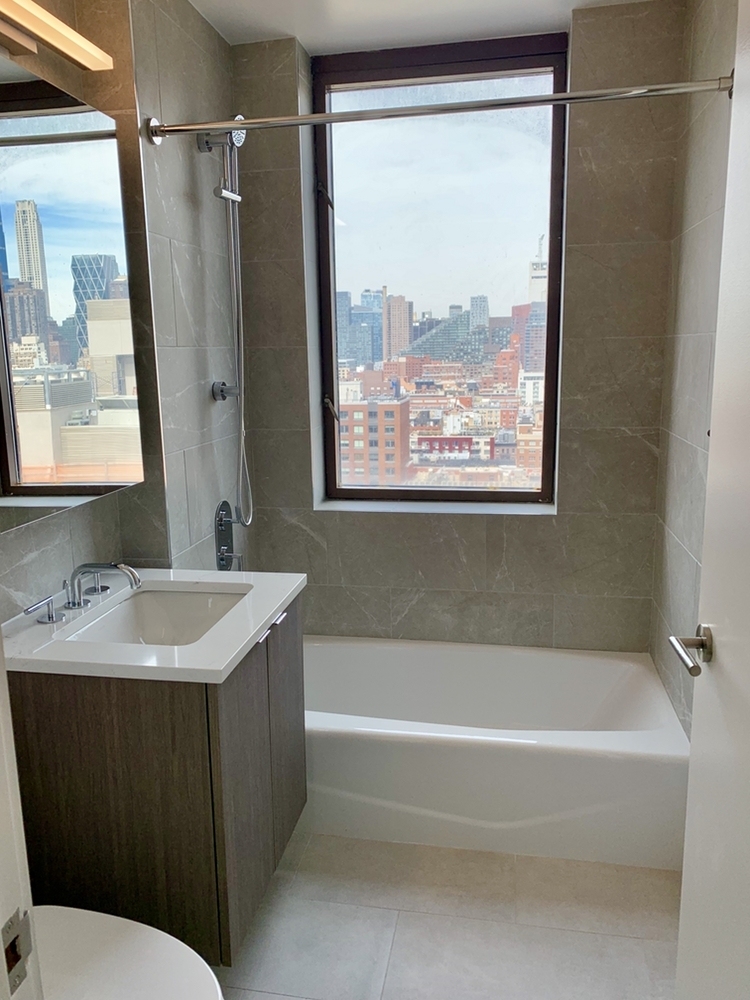 520 West 43rd Street - Photo 6