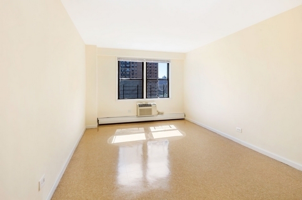 58TH AVE/ QUEENS CENTER/ M/R/TRAIN/ LAUNDRY/POOL/ - Photo 2