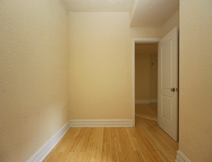 Metropoitian Avenue/ Kew Gardens/ Studio/1 Bath/ Heat & Hot Water Included/ $1695/ Elevator - Photo 4