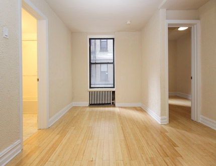 Metropoitian Avenue/ Kew Gardens/ Studio/1 Bath/ Heat & Hot Water Included/ $1695/ Elevator - Photo 0