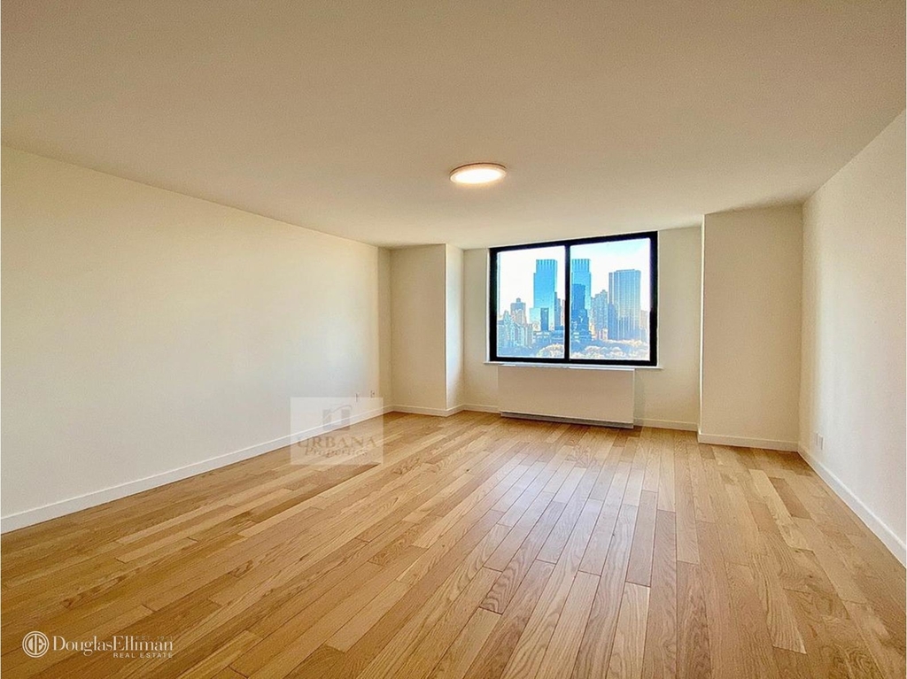 800 Fifth Avenue - Photo 5