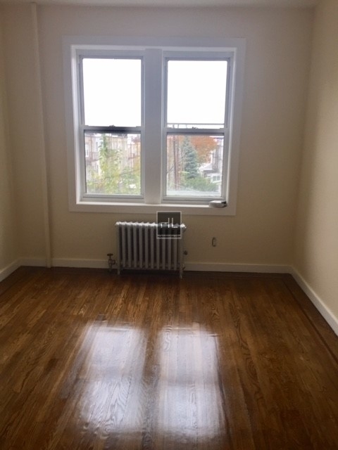 31-15 21 Avenue - Photo 2