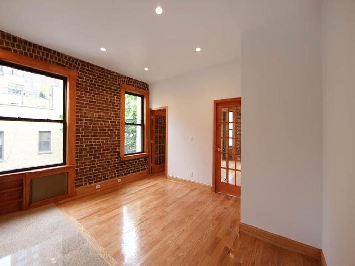 324 East 52nd St - Photo 2