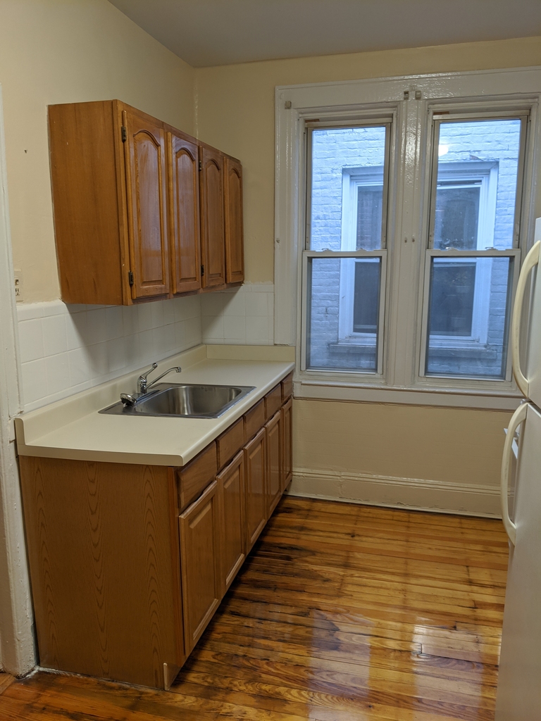 25-56 33st, Astoria, NY, 11106 - Photo 3