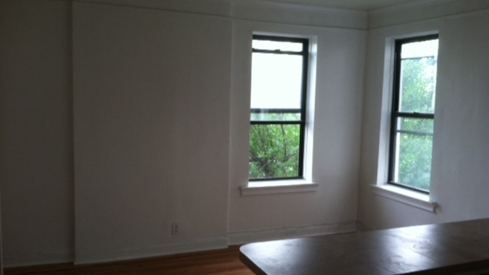 884 Bedford Ave  - Photo 10