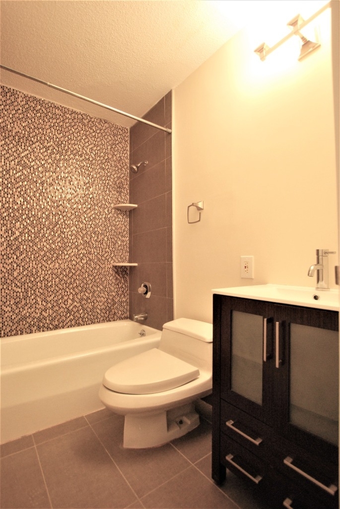 303 East 43rd street - Photo 6