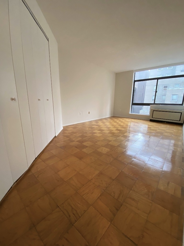 303 East 43rd street - Photo 3