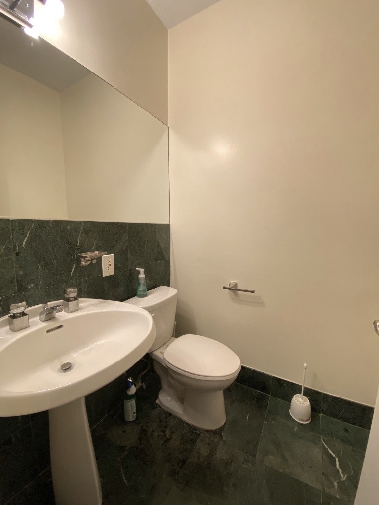 303 East 43rd street - Photo 7