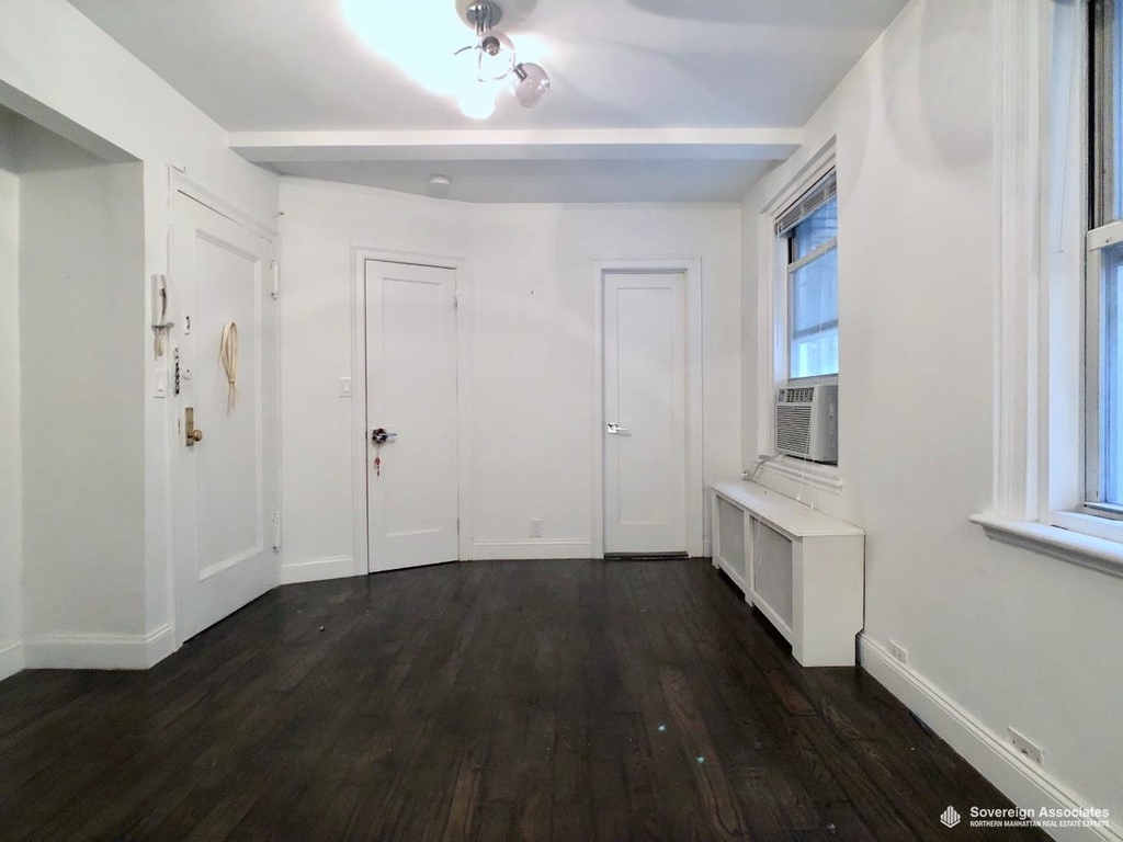 321 East 43rd Street - Photo 4