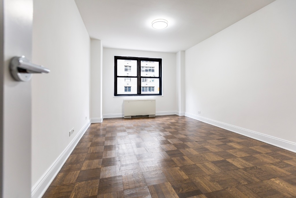 96 5th AVE 10011 - Photo 2