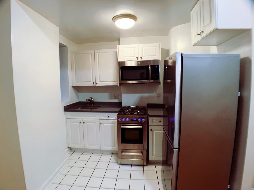 850 Amsterdam Ave - Photo 1