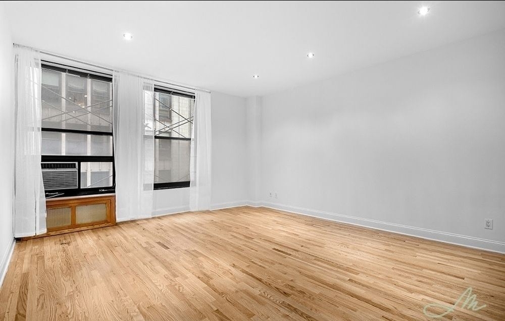 270 park avenue South - Photo 0