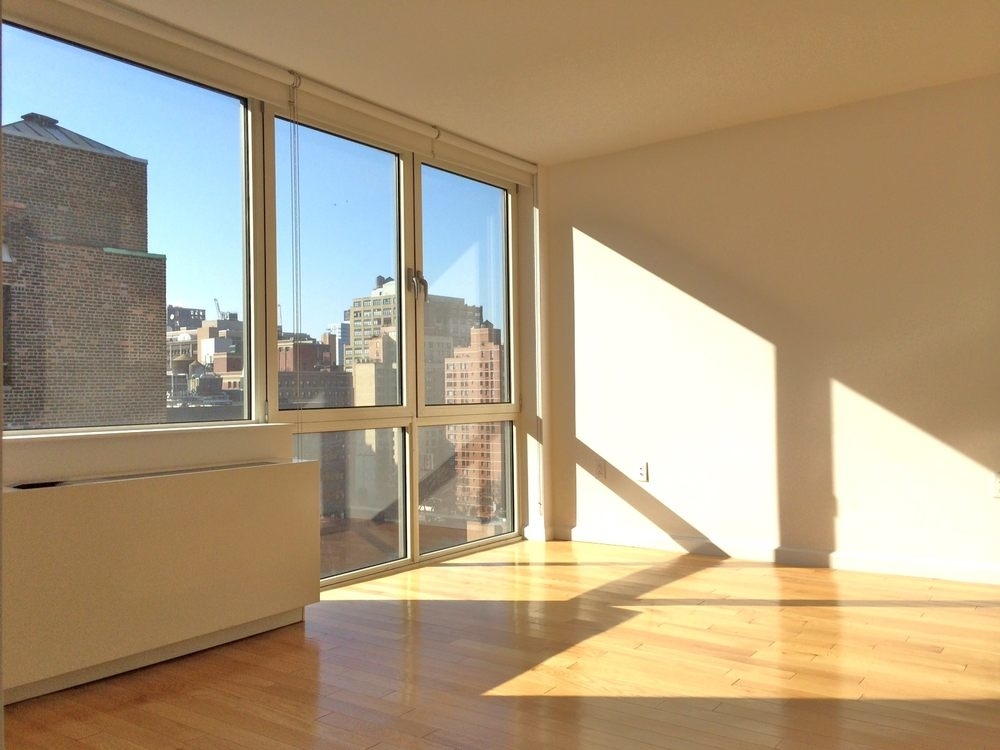 350 West 37th - Photo 1