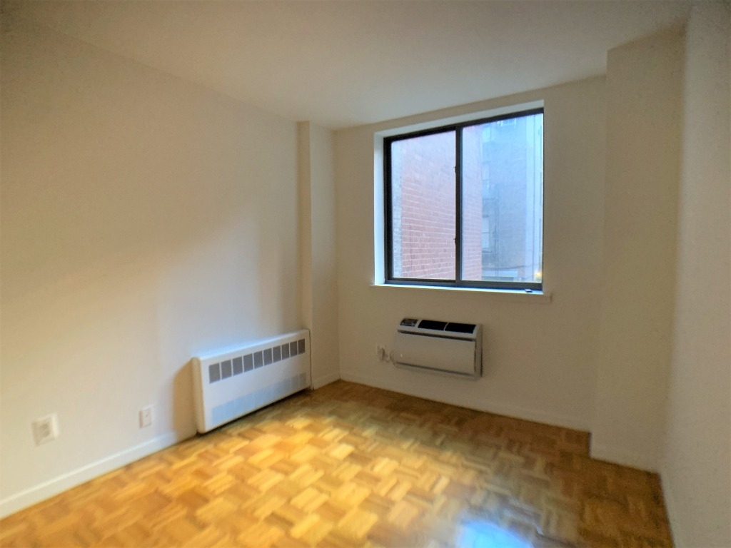 East 89 Street - Photo 3