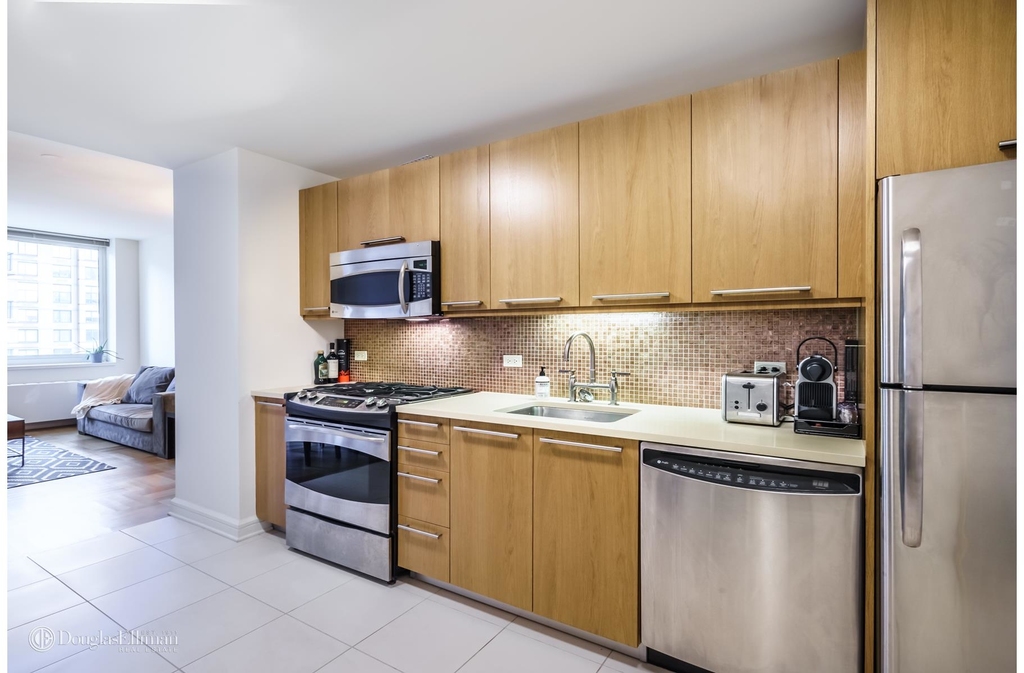 400 West 63rd St - Photo 2