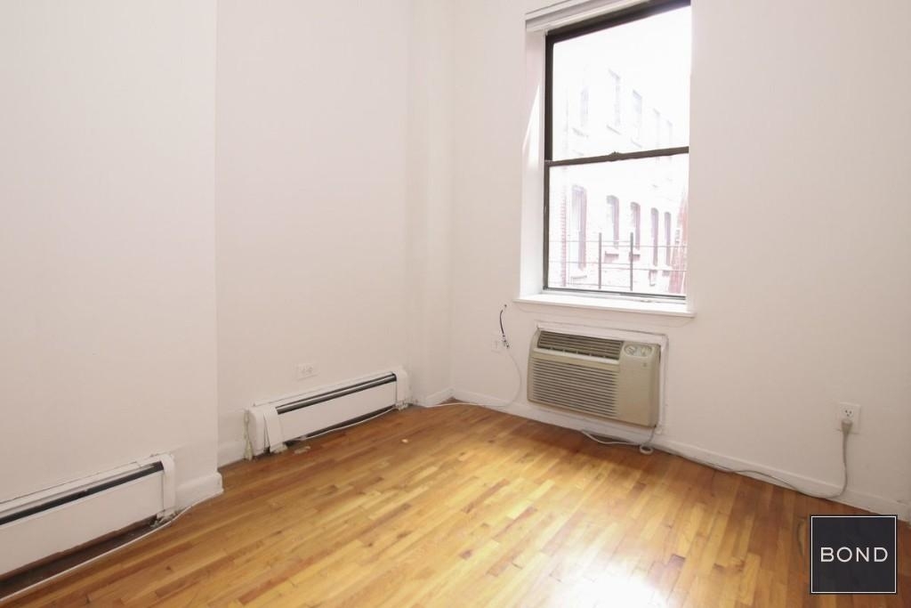 220 East 25th Street - Photo 11