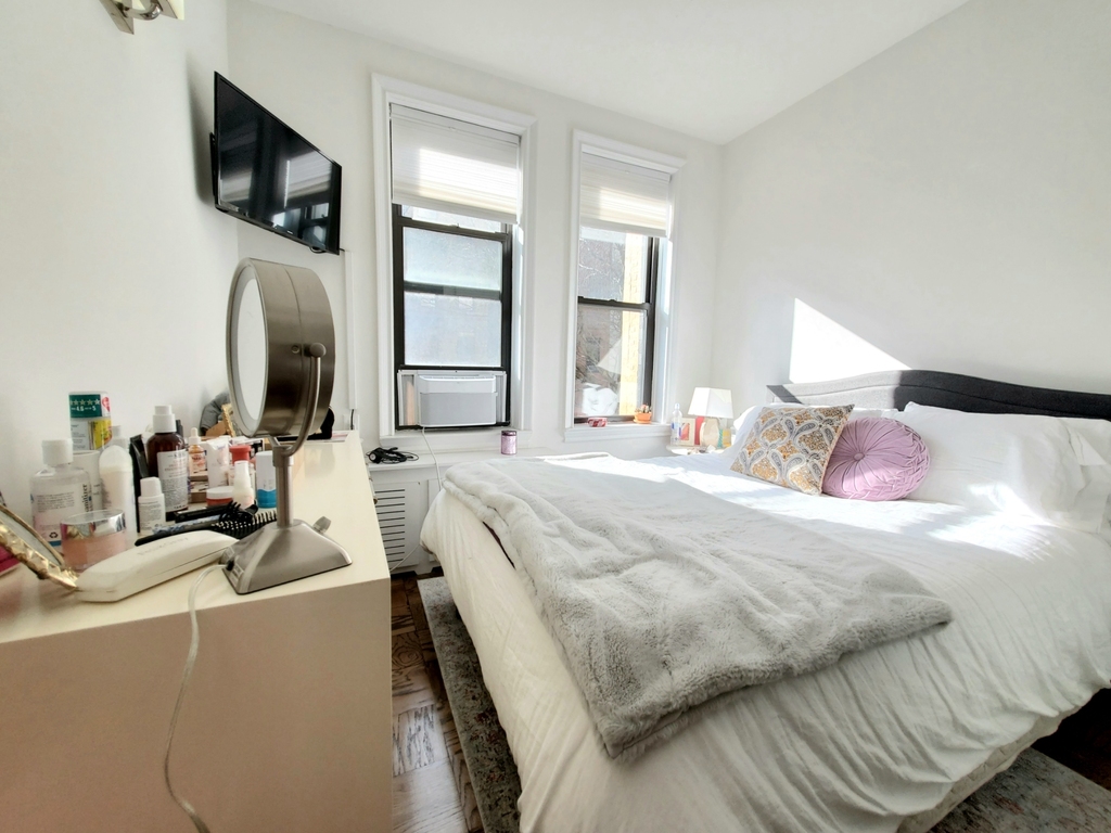 235 West 22nd Street - Photo 2