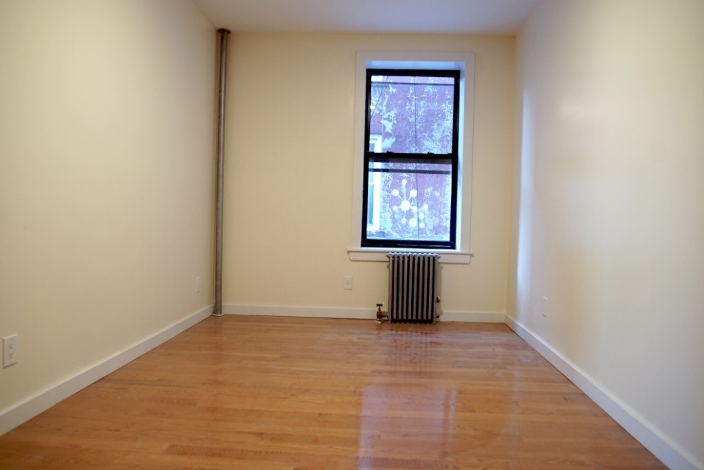 145 Montrose Avenue - Photo 4