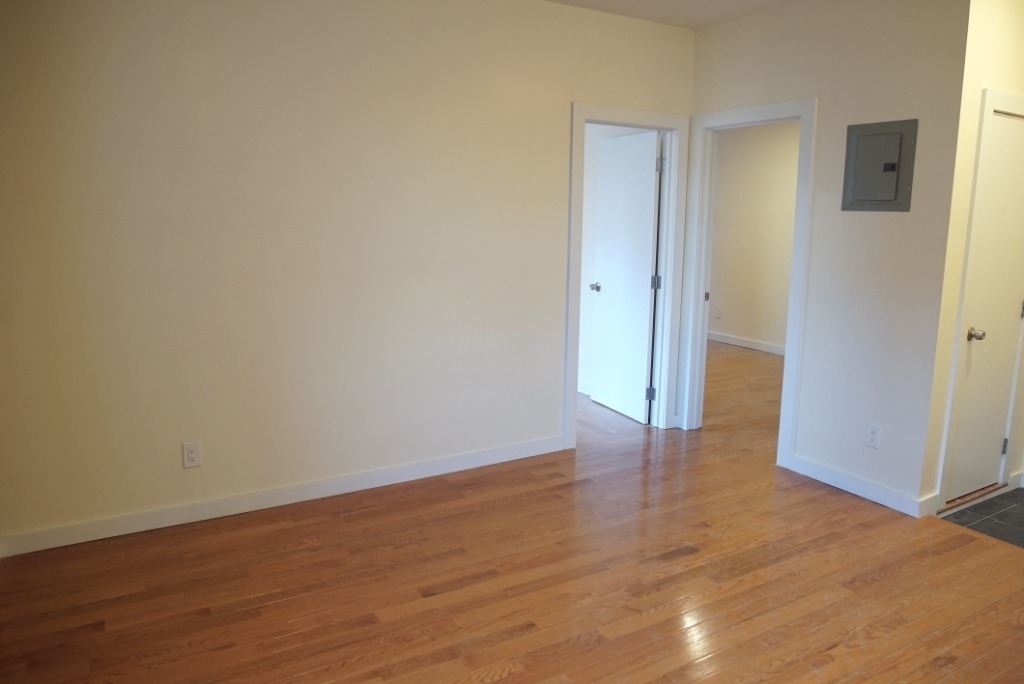 145 Montrose Avenue - Photo 3