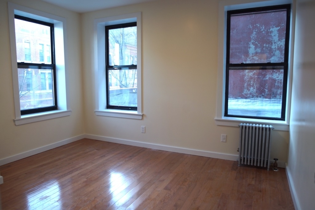 145 Montrose Avenue - Photo 0