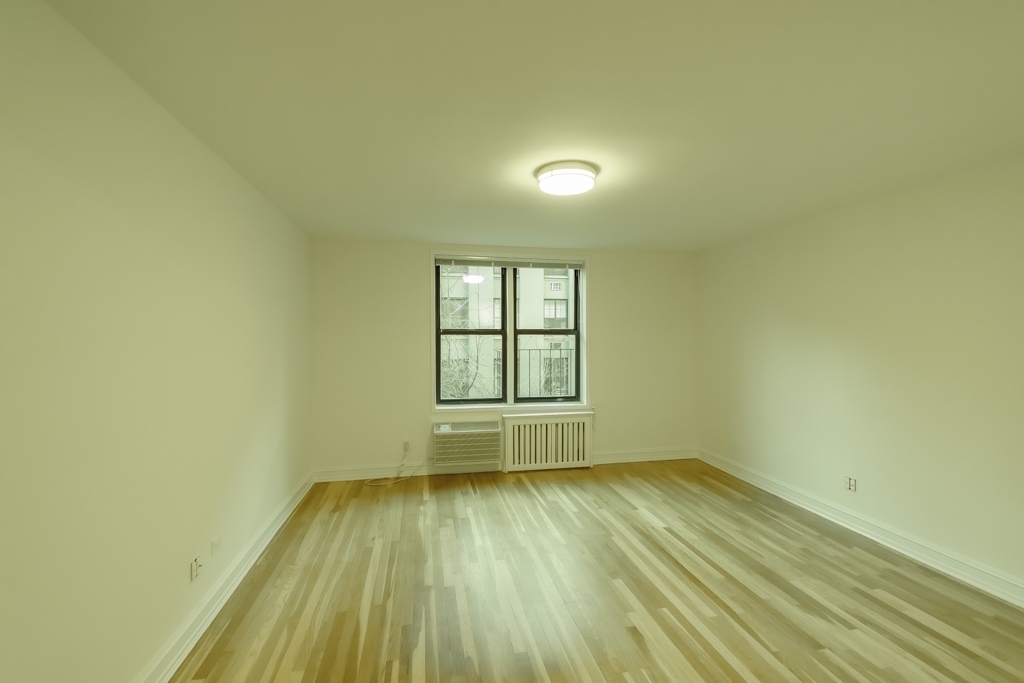 151 West 16th Street - Photo 0