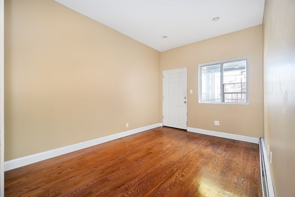 11 Ditmars St - Photo 3