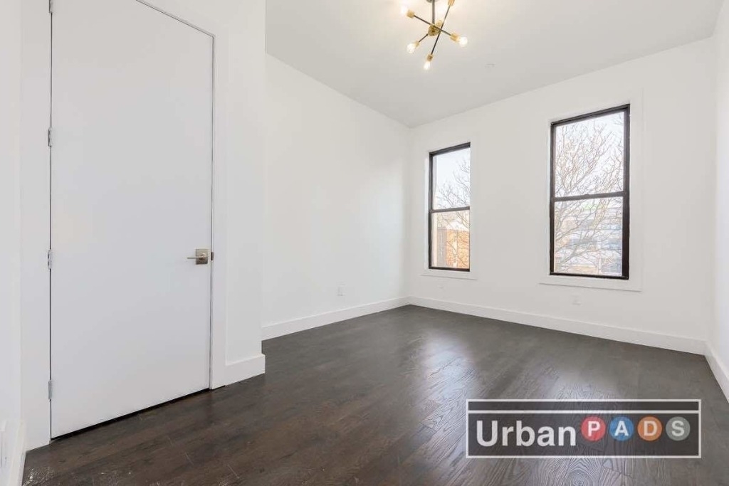 1114 Halsey St - Photo 1