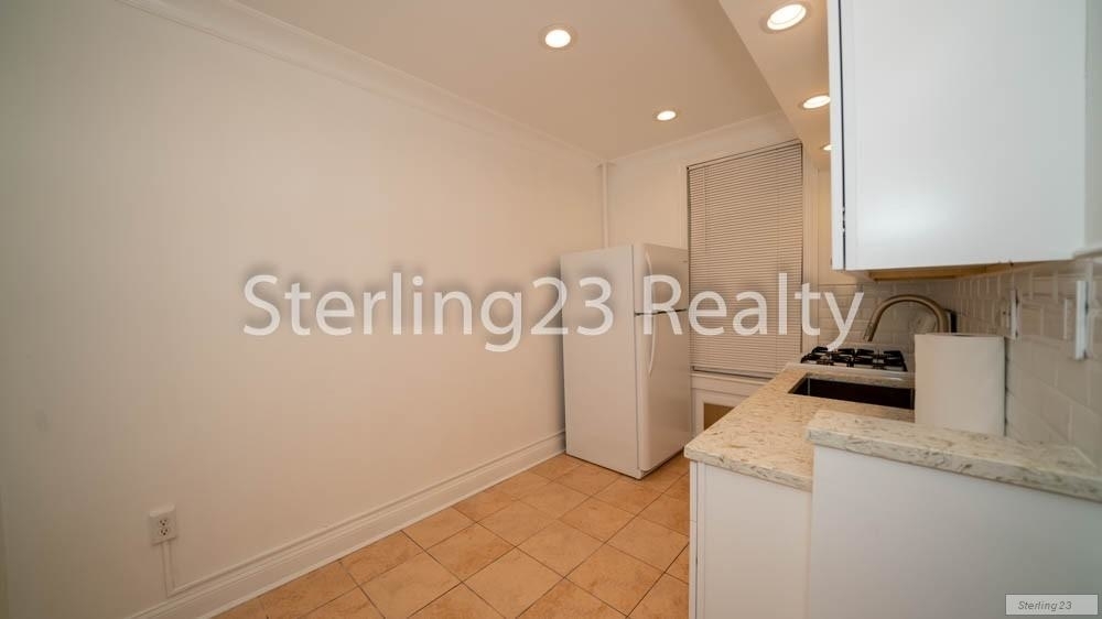 18-29 Ditmars Blvd - Photo 7