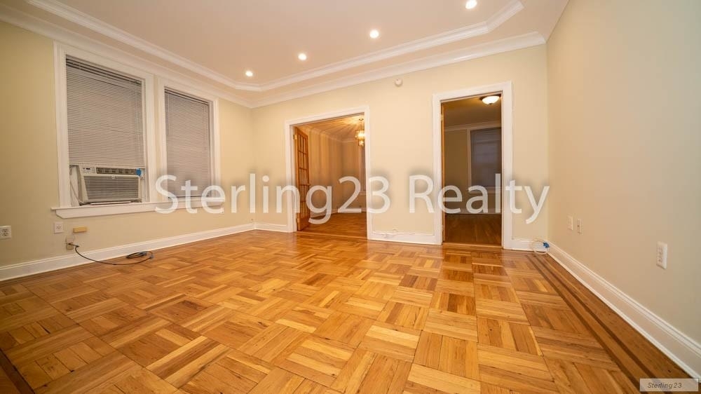 18-29 Ditmars Blvd - Photo 1